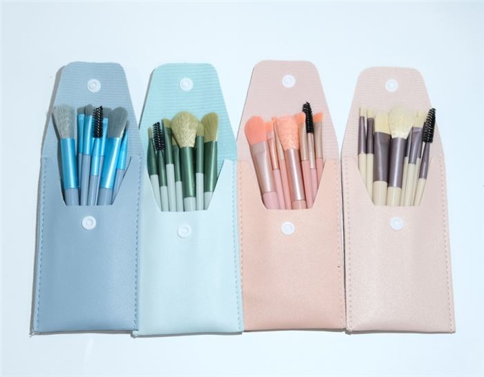 Cosmetic brush