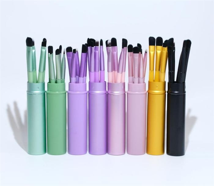 Cosmetic brush